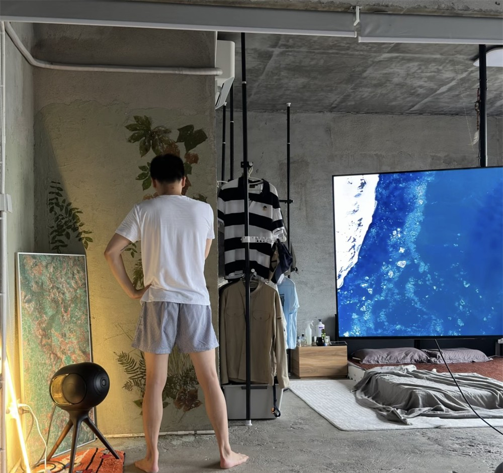 Ch&agrave;ng trai 9x mua nh&agrave; nhưng "lười" chi th&ecirc;m tiền ho&agrave;n thiện, sống "trần trụi" giữa s&agrave;n vữa tường xi măng  - Ảnh 10.