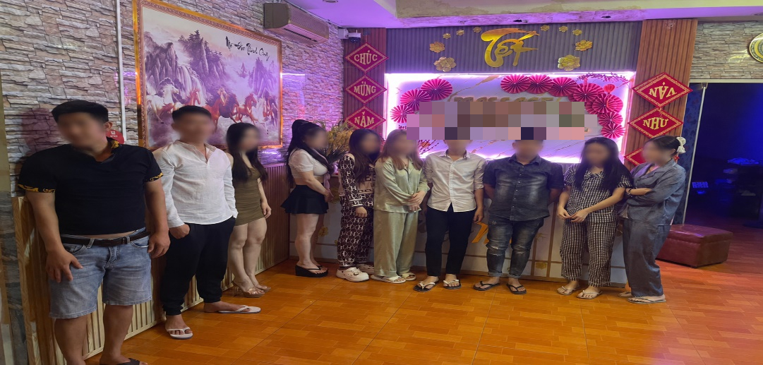 B&iacute; mật massage tr&aacute; h&igrave;nh tại T&acirc;y Ninh bị triệt ph&aacute; , 5 cặp nam nữ bị bắt quả tang - Ảnh 1.