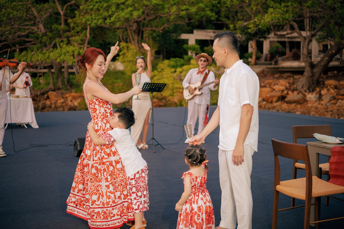 Chi Bảo tổ chức tiệc sinh nhật l&atilde;ng mạn cho b&agrave; x&atilde; tại resort 5 sao ở C&ocirc;n Đảo- Ảnh 1.