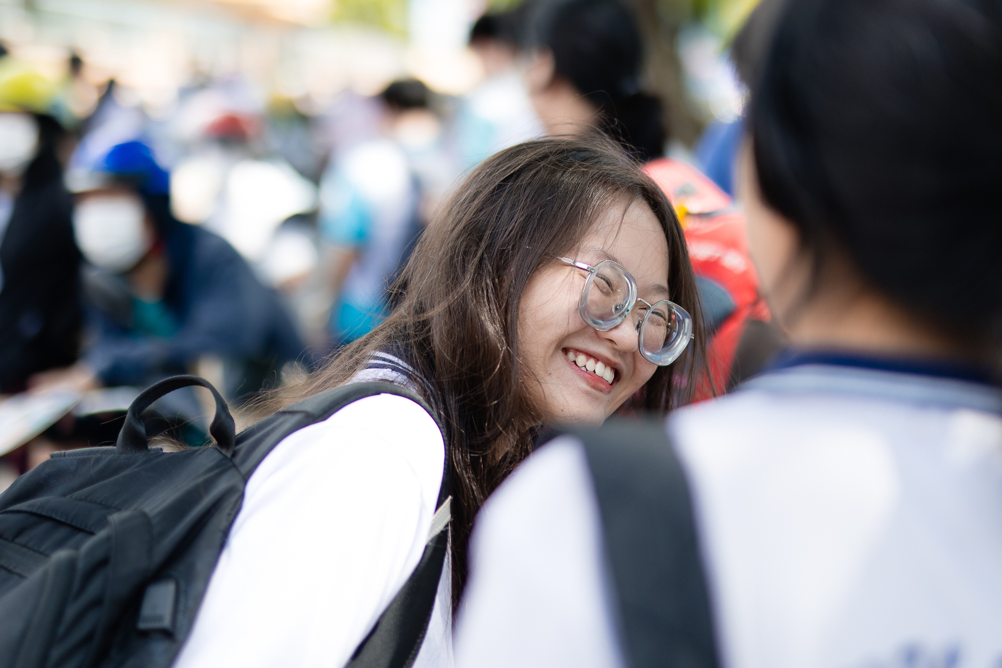 Hết giờ l&agrave;m b&agrave;i m&ocirc;n Văn thi tốt nghiệp THPT: Th&iacute; sinh ấn tượng với đề kiểu mới, c&acirc;u nghị luận x&atilde; hội được khen nức nở - Ảnh 6.