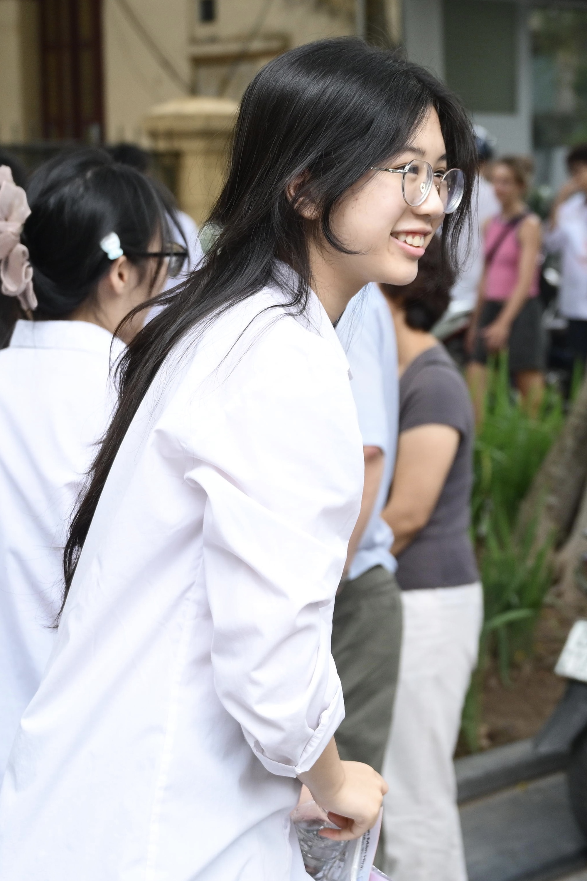 Hết giờ l&agrave;m b&agrave;i m&ocirc;n Văn thi tốt nghiệp THPT: Th&iacute; sinh ấn tượng với đề kiểu mới, c&acirc;u nghị luận x&atilde; hội được khen nức nở - Ảnh 16.