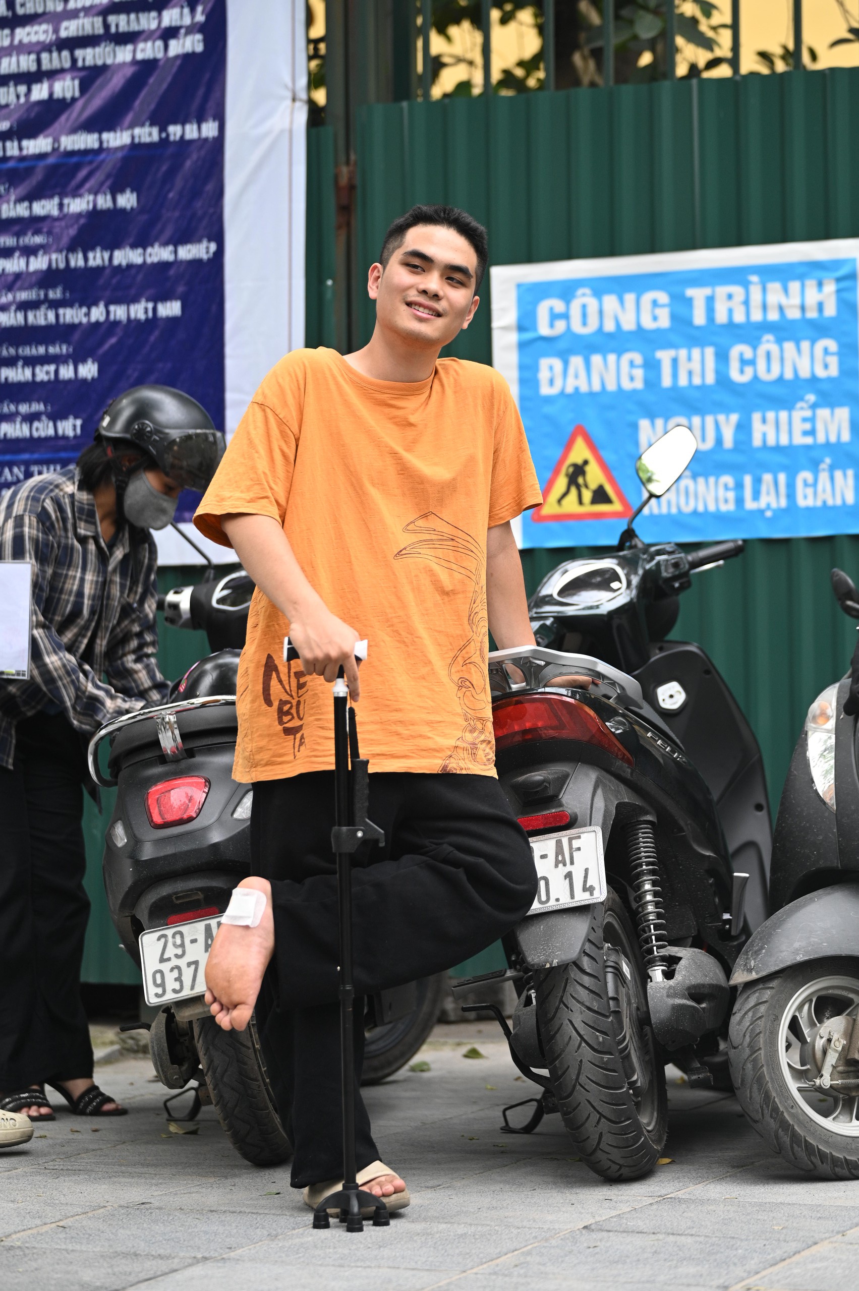 Hết giờ l&agrave;m b&agrave;i m&ocirc;n Văn thi tốt nghiệp THPT: Th&iacute; sinh ấn tượng với đề kiểu mới, c&acirc;u nghị luận x&atilde; hội được khen nức nở - Ảnh 23.