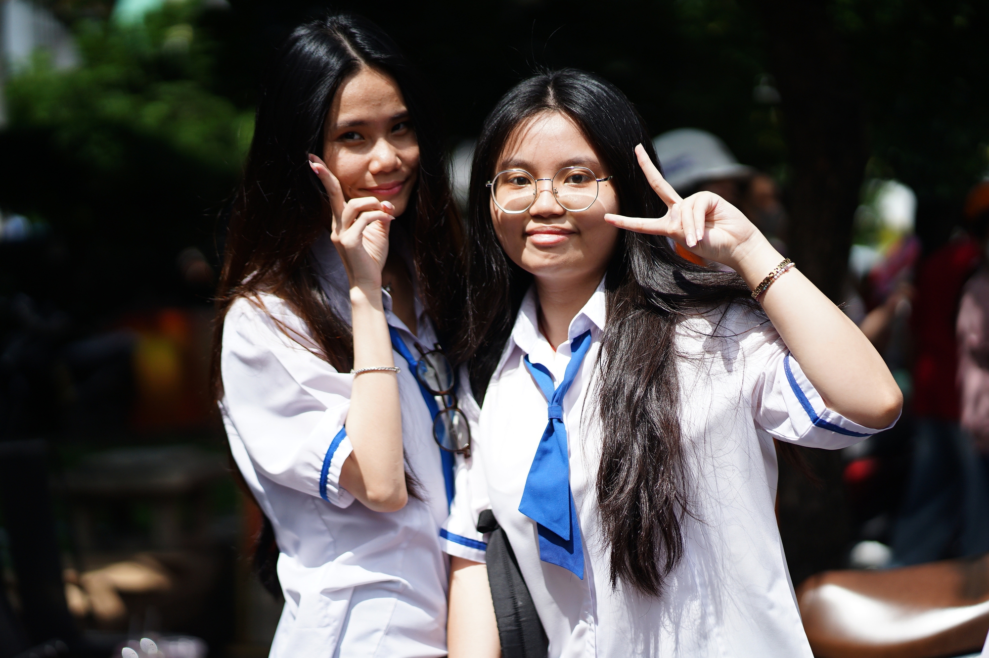 Hết giờ l&agrave;m b&agrave;i m&ocirc;n Văn thi tốt nghiệp THPT: Th&iacute; sinh ấn tượng với đề kiểu mới, c&acirc;u nghị luận x&atilde; hội được khen nức nở - Ảnh 12.