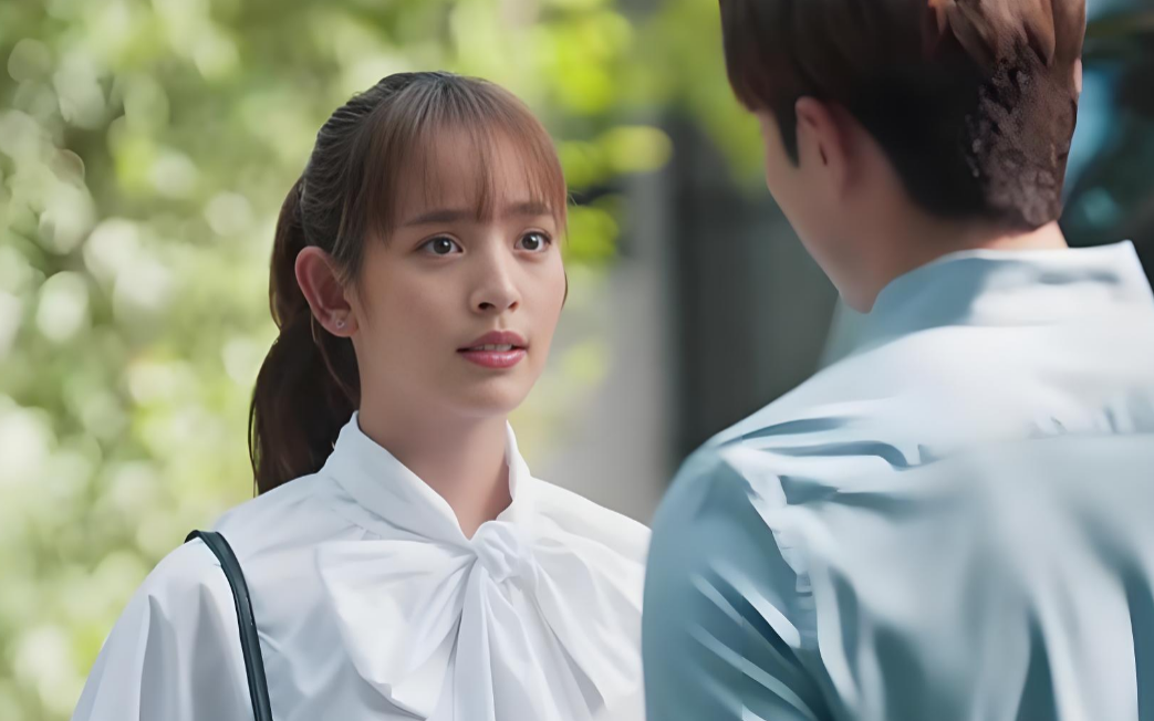 Đồng nghiệp ghen tị v&igrave; t&ocirc;i mặc g&igrave; cũng đẹp, cho đến ng&agrave;y người y&ecirc;u n&oacute;i chia tay, t&ocirc;i nh&igrave;n lại bản th&acirc;n trong gương v&agrave; thấy căm gh&eacute;t ch&iacute;nh m&igrave;nh- Ảnh 1.