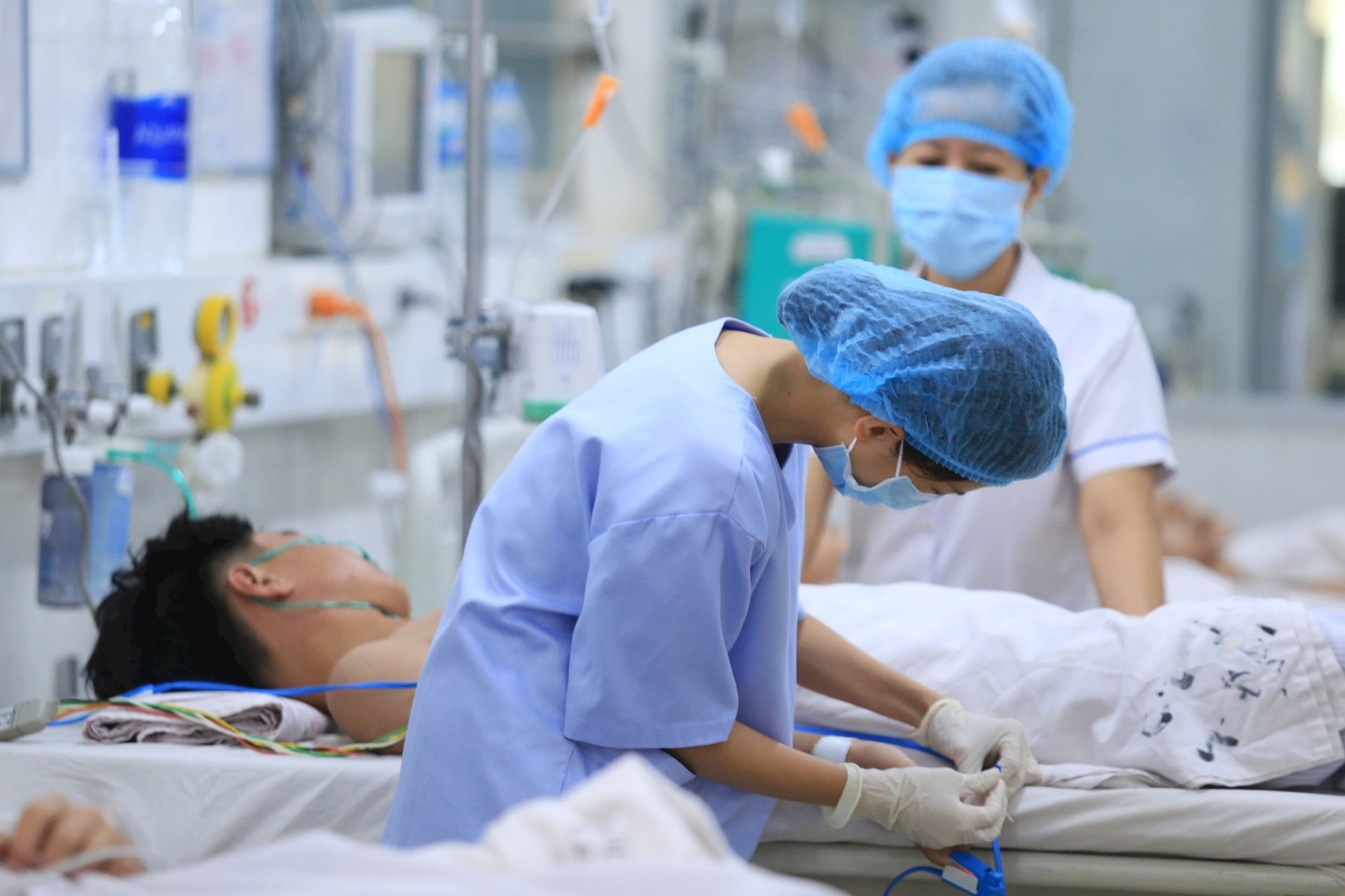 Hơn 50.000 ca sốt xuất huyết trong 5 tháng, dịch diễn biến khó lường - Ảnh 2.