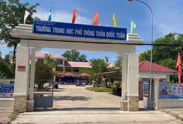 Xin đi vệ sinh, th&iacute; sinh mang điện thoại v&agrave;o ph&ograve;ng thi bị đ&igrave;nh chỉ - Ảnh 1.