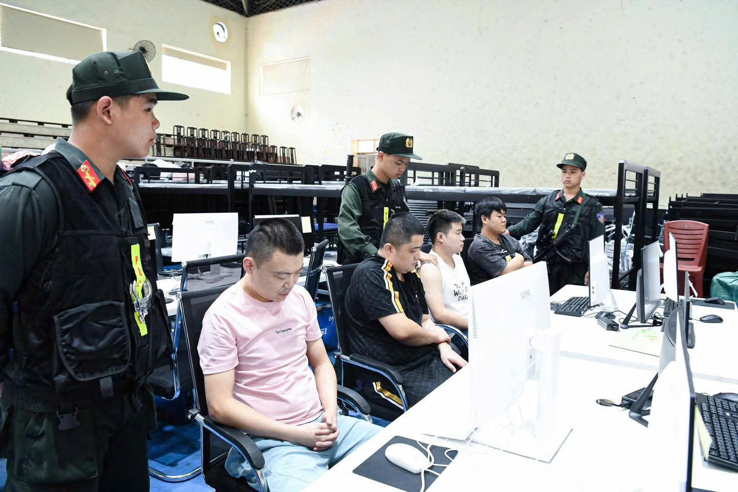 Cận cảnh bên trong “căn cứ bí mật” của ổ nhóm lừa đảo xuyên quốc gia - Ảnh 5.