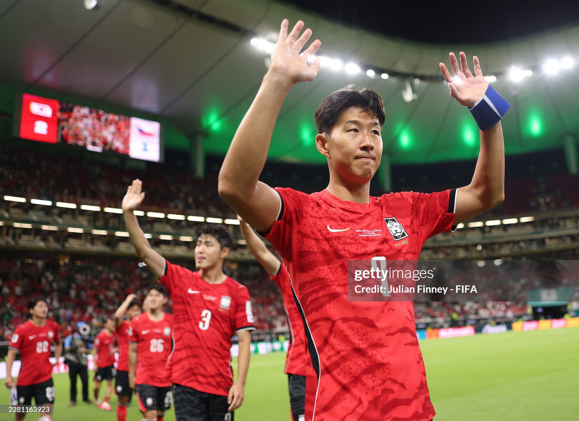 World Cup: Son Heung-min &ocirc;m mặt thất vọng trong ng&agrave;y đi v&agrave;o lịch sử - Ảnh 1.