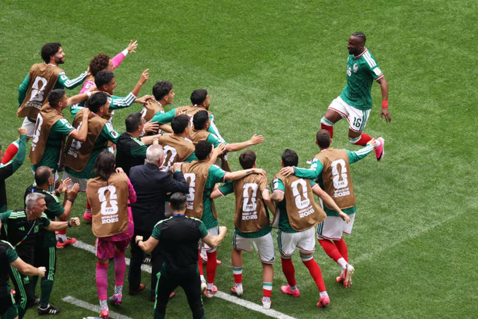 Raul Jimenez trở th&agrave;nh cầu thủ xuất sắc nhất trận khai mạc World Cup 2026 - Ảnh 1.