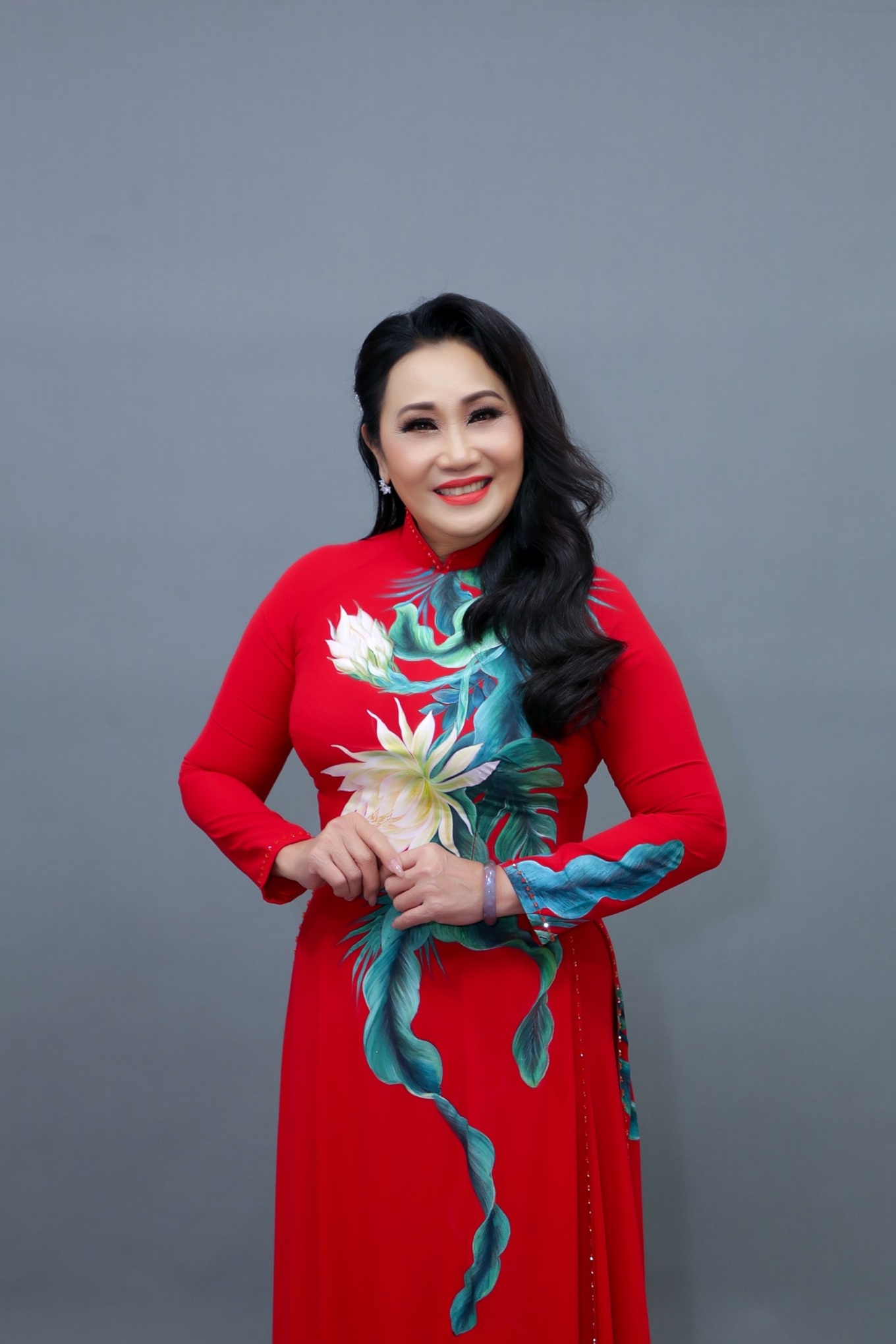 Nữ nghệ sĩ là 