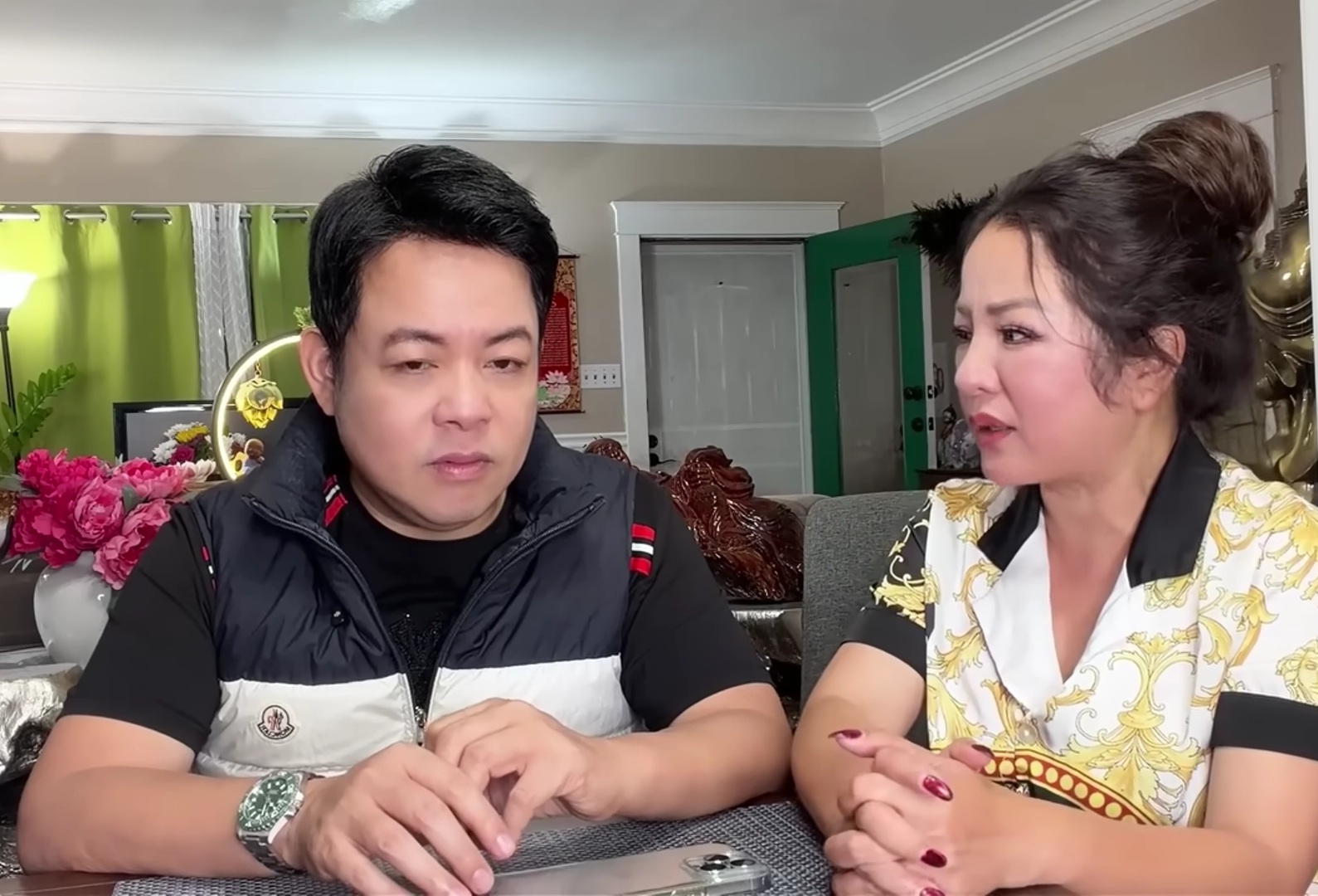 "Quang L&ecirc; sợ t&ocirc;i lấy mất ch&eacute;n cơm n&ecirc;n kh&ocirc;ng cho t&ocirc;i l&agrave;m ca sĩ"- Ảnh 1.