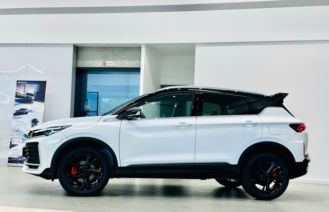 Cận cảnh Geely Coolray 2026 mới cứng về đại l&yacute;, gi&aacute; đang "ngon" nhất ph&acirc;n kh&uacute;c - Ảnh 2.