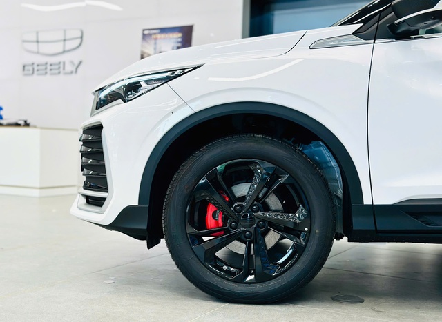 Cận cảnh Geely Coolray 2026 mới cứng về đại l&yacute;, gi&aacute; đang "ngon" nhất ph&acirc;n kh&uacute;c - Ảnh 4.