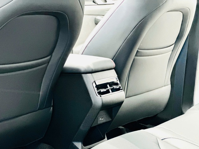 Cận cảnh Geely Coolray 2026 mới cứng về đại l&yacute;, gi&aacute; đang "ngon" nhất ph&acirc;n kh&uacute;c - Ảnh 8.