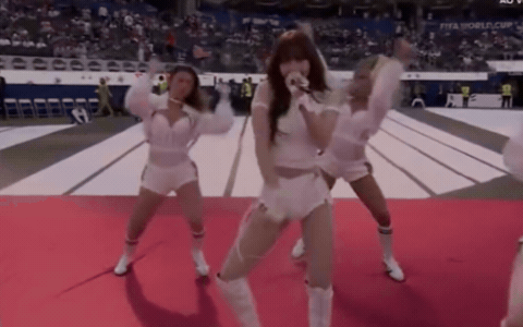 HOT nhất hôm nay: Lisa (BLACKPINK) chính thức làm nên lịch sử tại World Cup, sốc hơn là không hở bạo - Ảnh 4.