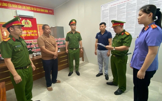 Đột k&iacute;ch kh&aacute;ch sạn, bắt giữ 19 đối tượng: H&eacute; lộ thủ đoạn của &ocirc;ng tr&ugrave;m Vương Trường Sinh - Ảnh 4.