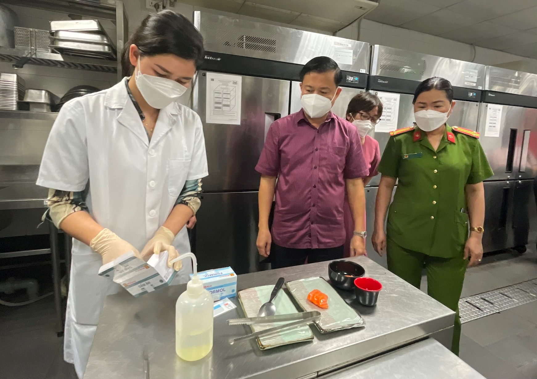 Bộ Công an đề xuất siết quản lý thực phẩm trên không gian mạng - Ảnh 1.