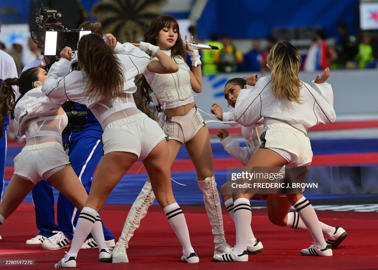 HOT nhất hôm nay: Lisa (BLACKPINK) chính thức làm nên lịch sử tại World Cup, sốc hơn là không hở bạo - Ảnh 10.
