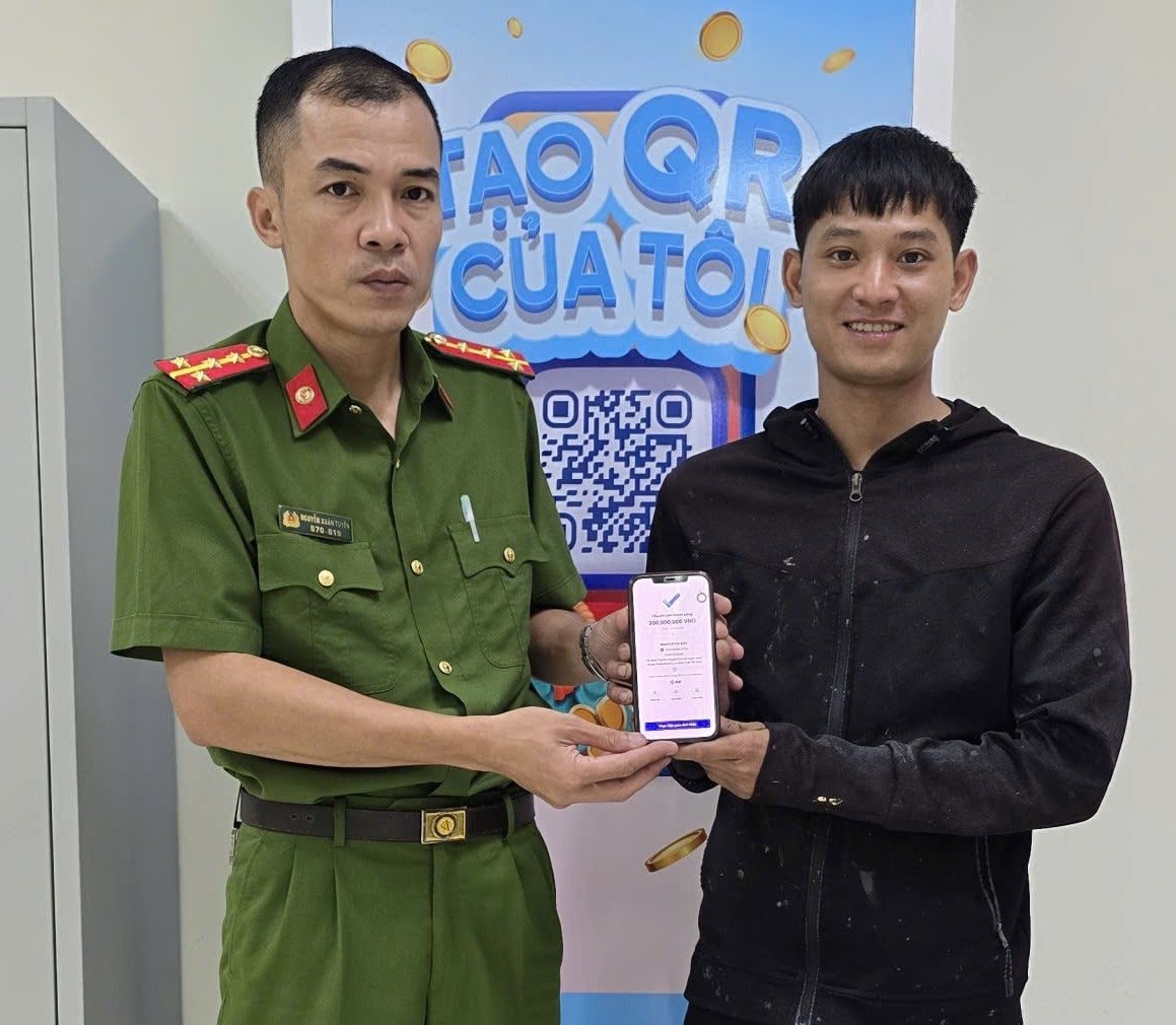 C&ocirc;ng an c&aacute;c tỉnh x&aacute;c minh loạt giao dịch chuyển khoản từ 5 triệu, 39 triệu đến 300 triệu,... của nhiều người d&acirc;n - Ảnh 4.