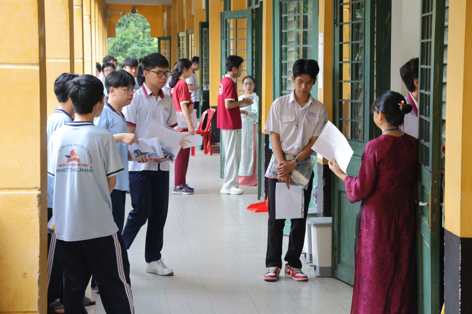 Bác sĩ cảnh báo: Sĩ tử khủng hoảng, đổ bệnh sau kỳ thi - Ảnh 1.