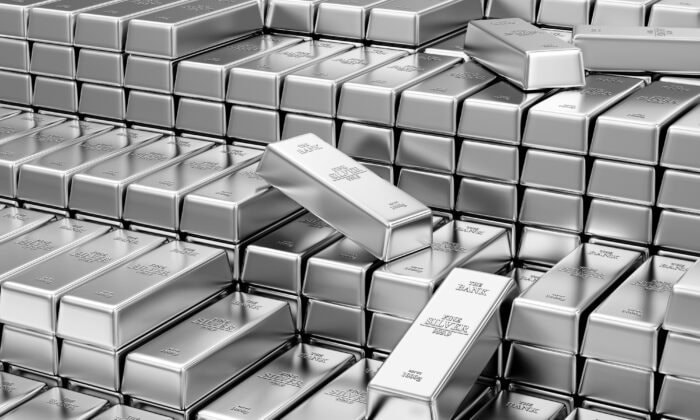 Quỹ bạc lớn nhất thế giới tiếp tục “xả hàng”, bán ròng hơn 58 tấn chỉ trong một tuần - Ảnh 1.