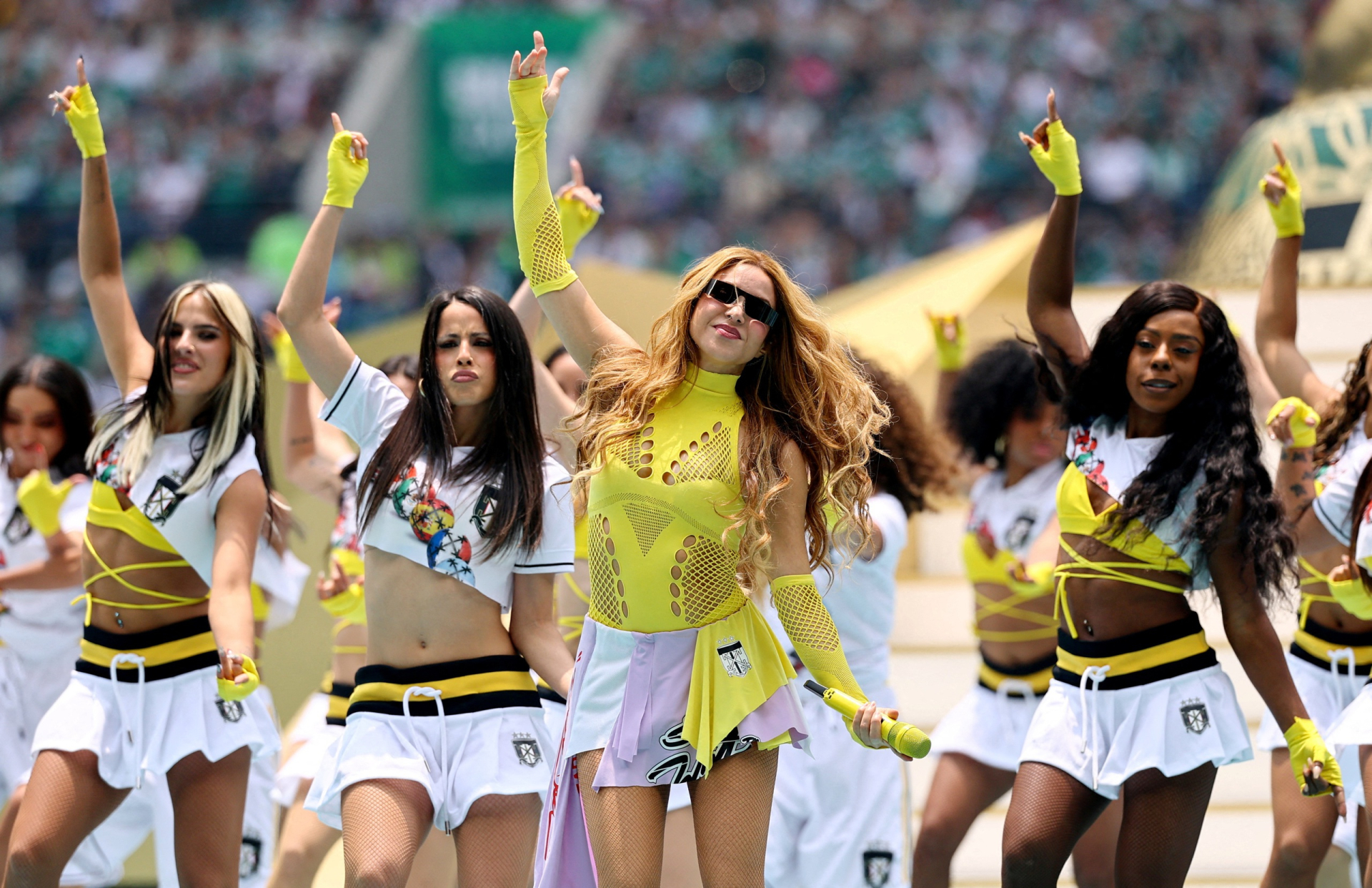 "Nữ ho&agrave;ng World Cup" Shakira đ&iacute;ch thị l&agrave; "ma c&agrave; rồng", cứ nh&igrave;n sang t&igrave;nh cũ bội bạc l&agrave; thấy!- Ảnh 2.