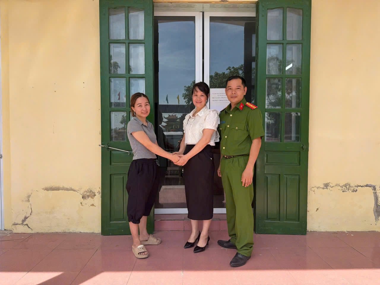 C&ocirc;ng an c&aacute;c tỉnh x&aacute;c minh loạt giao dịch chuyển khoản từ 5 triệu, 39 triệu đến 300 triệu,... của nhiều người d&acirc;n - Ảnh 3.