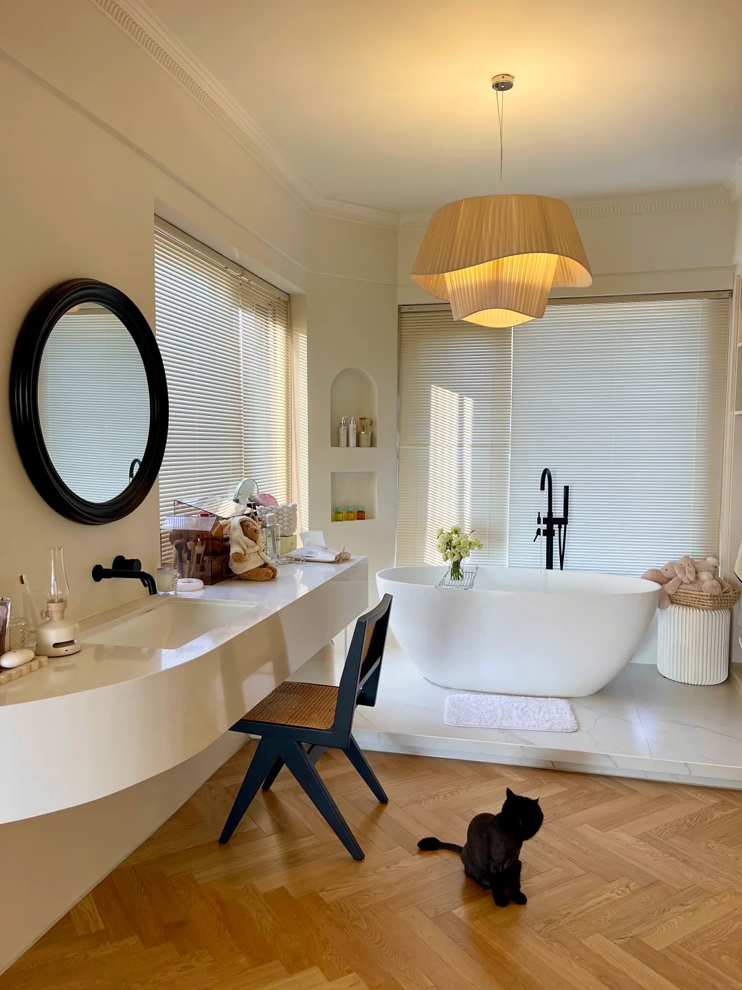 Cặp đôi xây nhà 9 tỷ giữa phố với cuộc sống không con và 4 chú mèo - Ảnh 6. Cặp đôi xây nhà 9 tỷ giữa phố với cuộc sống không con và 4 chú mèo - Ảnh 6.