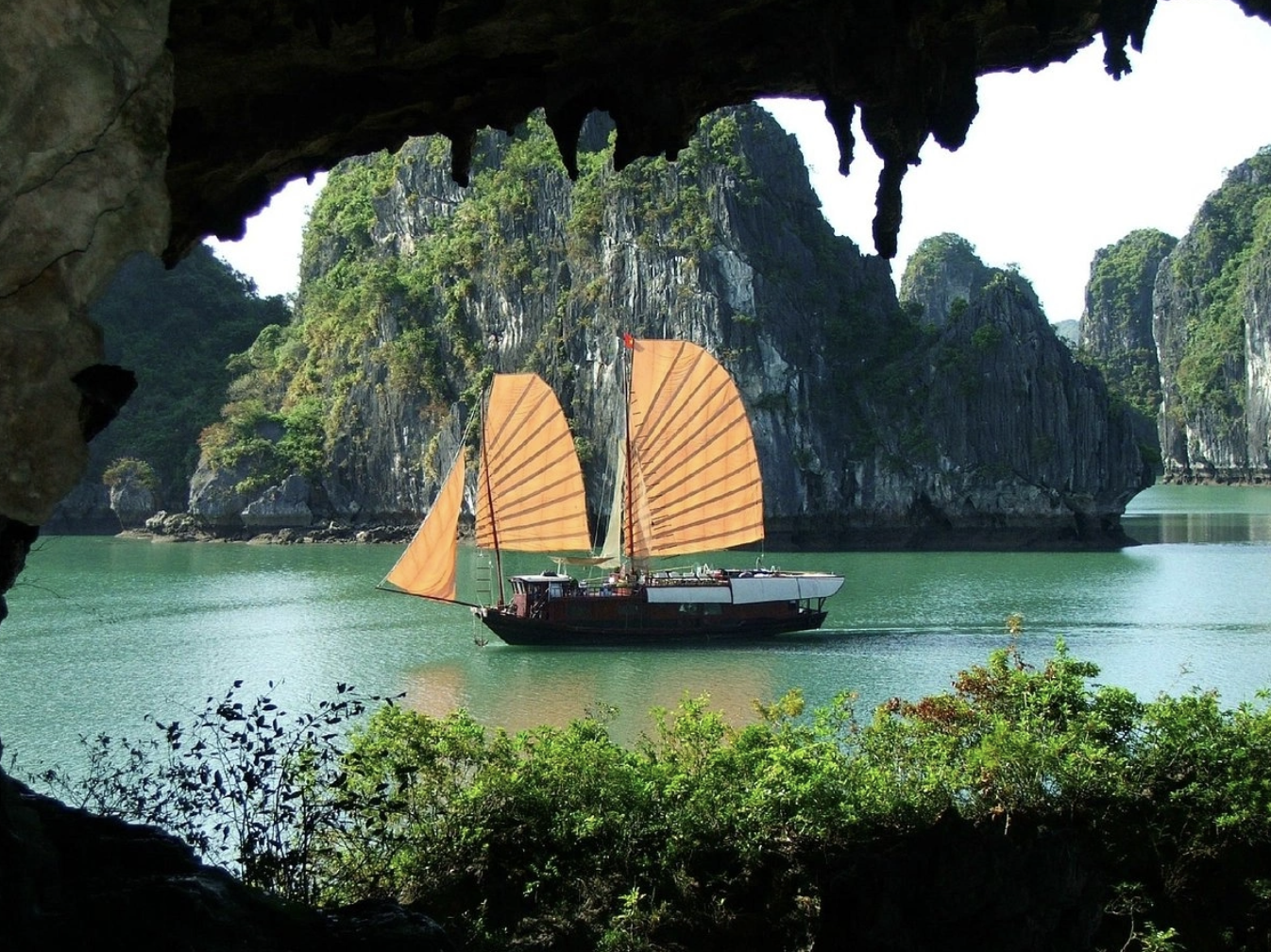 Vịnh Hạ Long: Điểm đến của tỷ ph&uacute; v&agrave; nguy&ecirc;n thủ quốc gia - Ảnh 7.