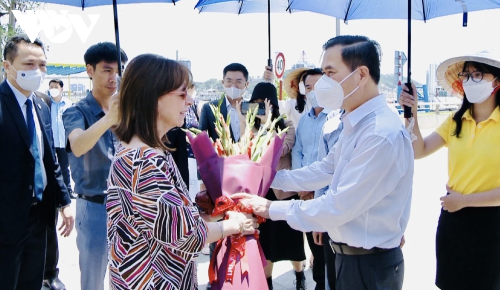 Vịnh Hạ Long: Điểm đến của tỷ ph&uacute; v&agrave; nguy&ecirc;n thủ quốc gia - Ảnh 6.