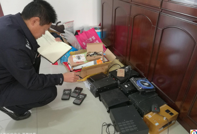 Ph&aacute;t hiện đường d&acirc;y gian lận thi cử với cục tẩy tinh vi - Ảnh 4.