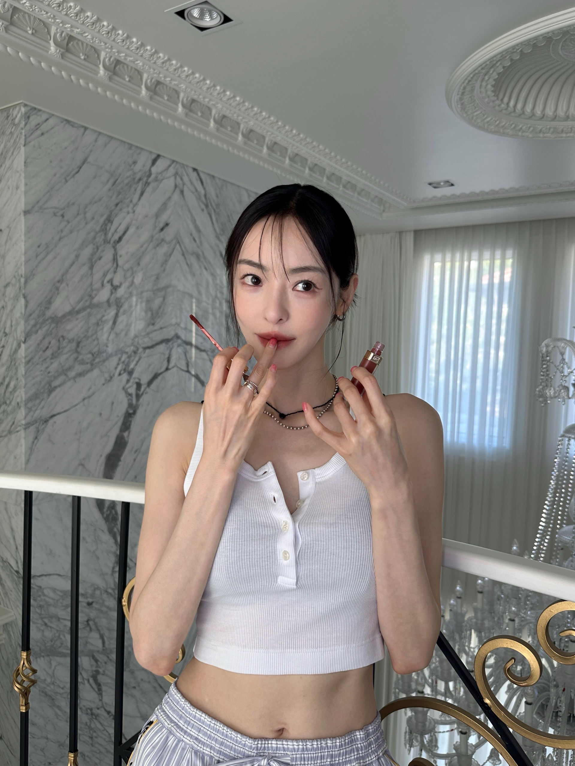 Ngoại h&igrave;nh tuổi 42 của "nữ ho&agrave;ng dao k&eacute;o" H&agrave;n Quốc- Ảnh 6.