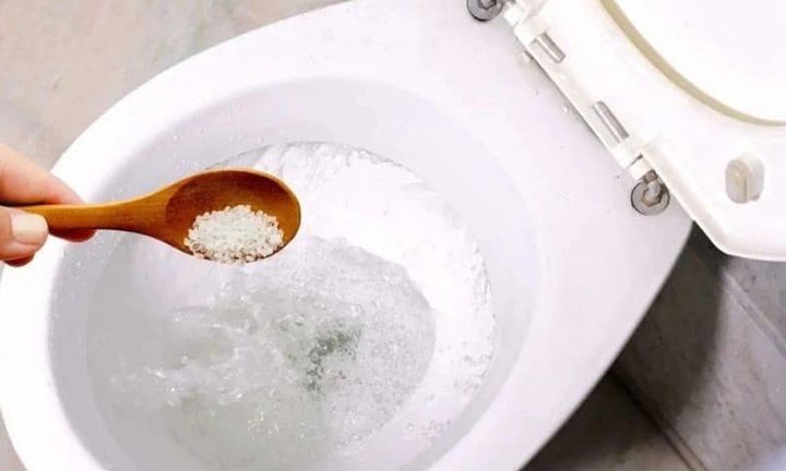 Mẹo khử mùi hôi nhà vệ sinh đơn giản và hiệu quả - Ảnh 1.