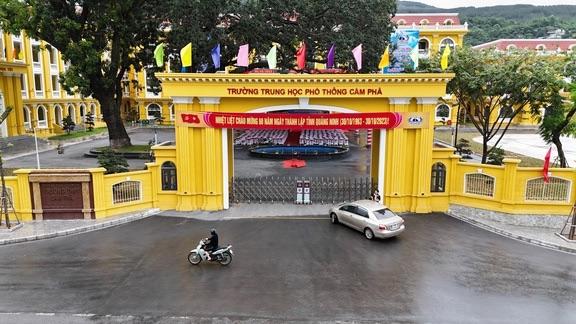 Xôn xao thông tin giám thị gợi ý thí sinh cho bạn xem bài thi tốt nghiệp ở Quảng Ninh: Sở GD&ĐT nói gì? - Ảnh 1.