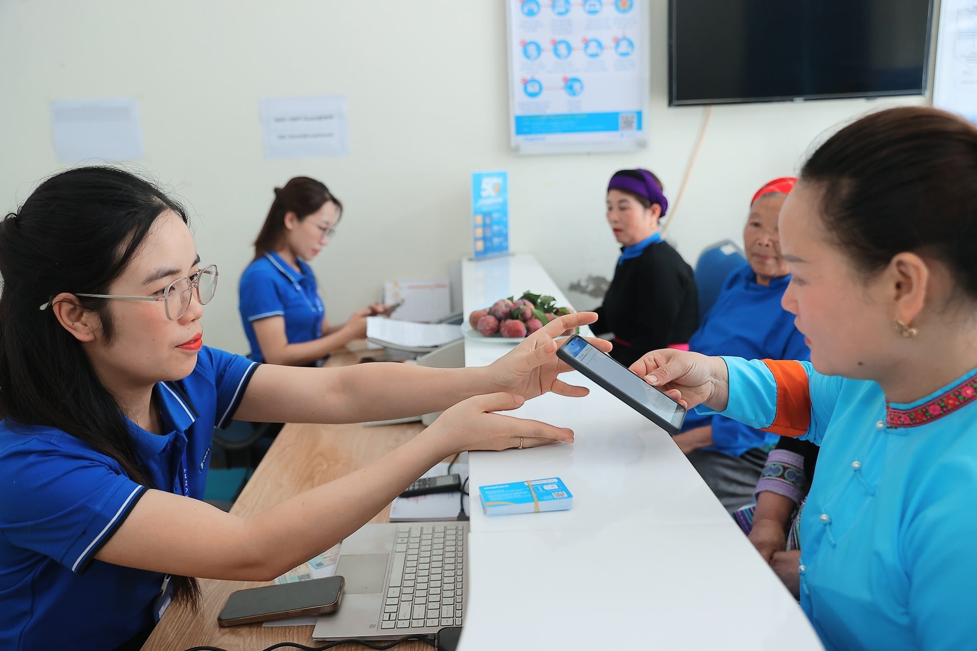 N&Oacute;NG: Từ 9h h&ocirc;m nay, ch&iacute;nh thức kh&oacute;a 1 chiều thu&ecirc; bao chưa x&aacute;c thực! - Ảnh 1.