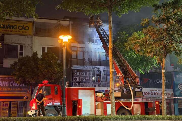 Cháy biệt thự Hà Nội: Nhiều người an toàn thoát nạn trong vụ hỏa hoạn ở văn Phú - Ảnh 2.