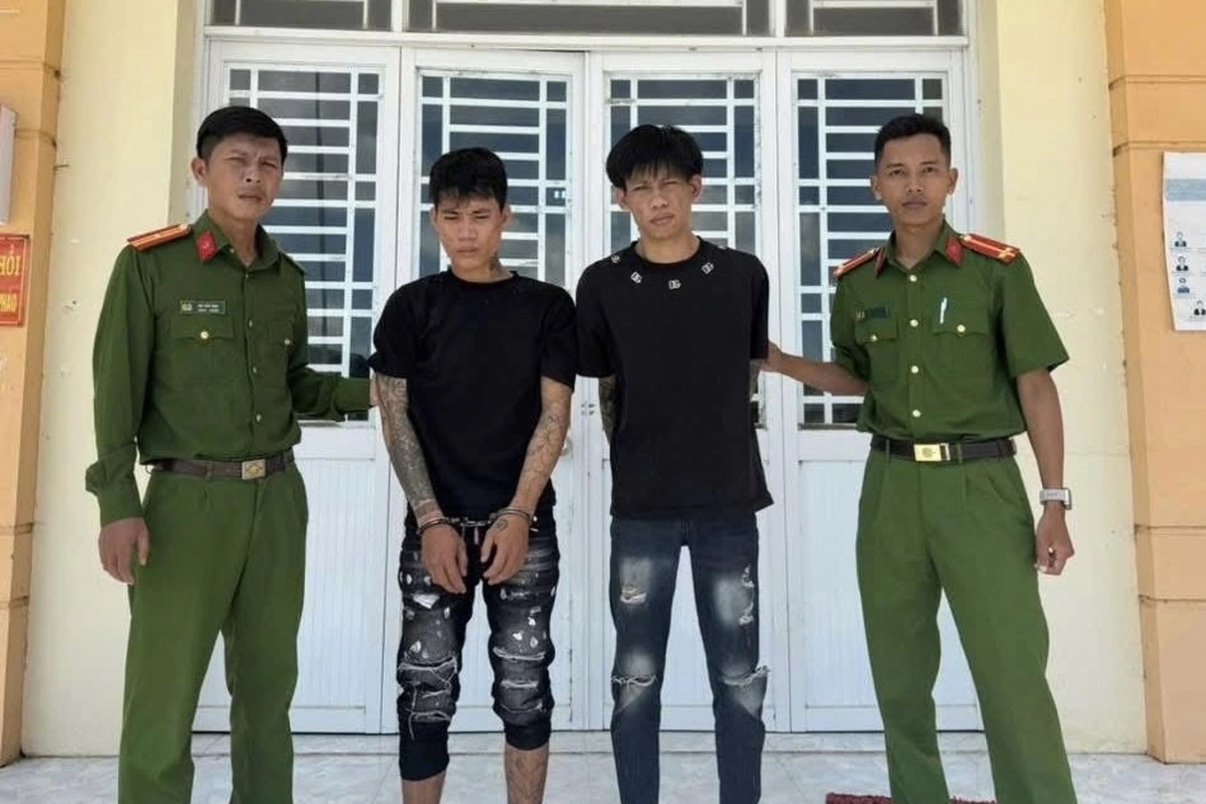Công an bắt 2 nghi phạm cướp giật tài sản trong 24 giờ Tại Thuận Giao - Ảnh 2. Công an bắt 2 nghi phạm cướp giật tài sản trong 24 giờ Tại Thuận Giao - Ảnh 2.