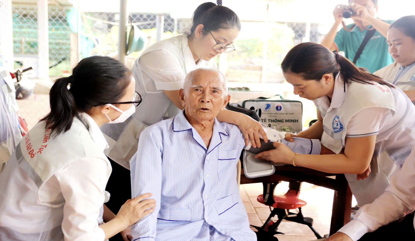 L&atilde;nh đạo TPHCM y&ecirc;u cầu kh&aacute;m sức khỏe to&agrave;n d&acirc;n kh&ocirc;ng chạy theo th&agrave;nh t&iacute;ch - Ảnh 2.