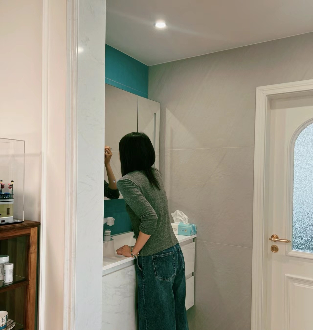 Vợ tôi nhất quyết chuyển chậu rửa mặt ra ngoài phòng tắm, đến khi dọn vào ở mới thấy đây là quyết định sáng suốt nhất khi làm nhà - Ảnh 4.