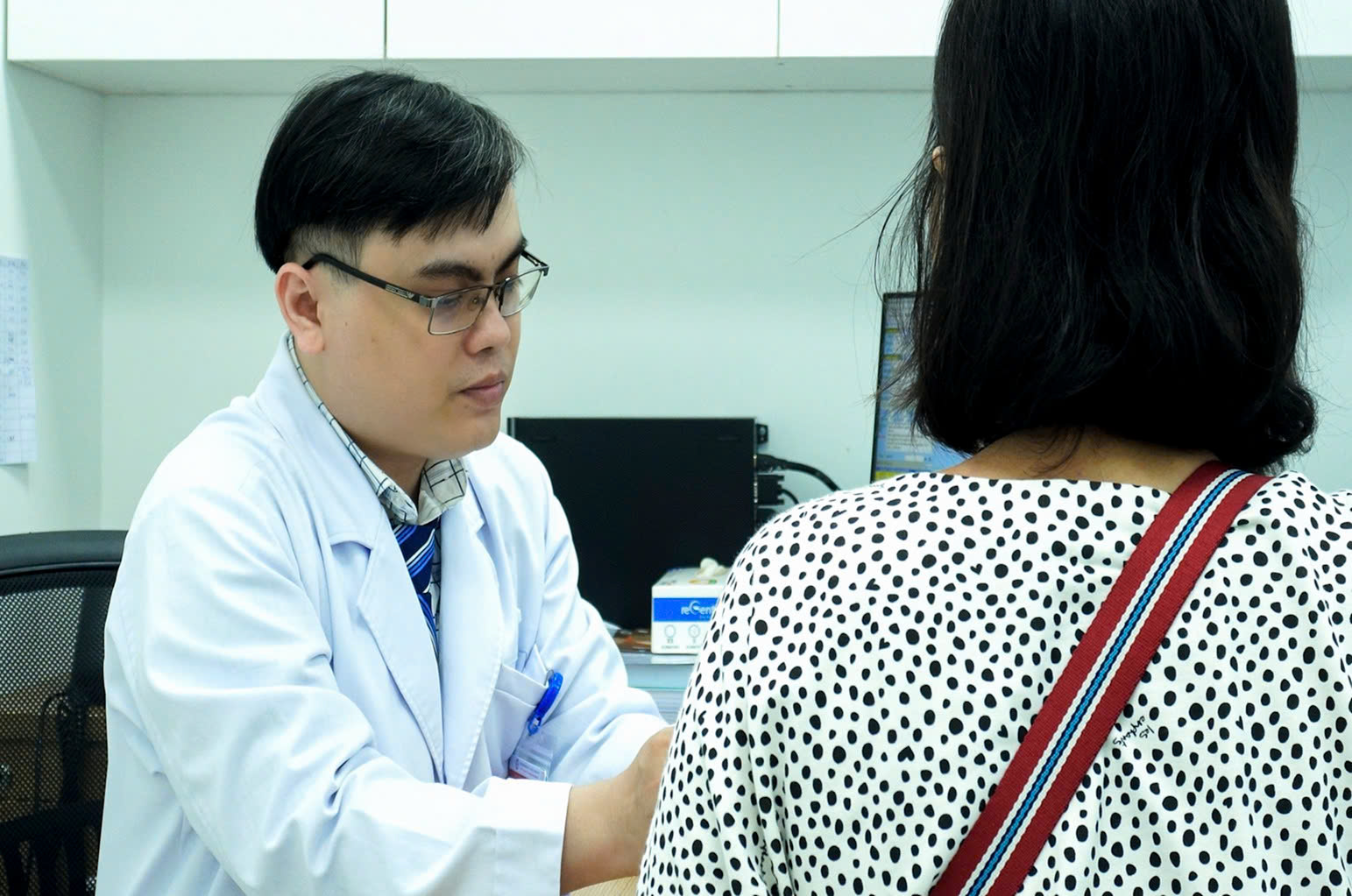 Sống phóng khoáng, người phụ nữ mắc bệnh “khó nói” - Ảnh 1.