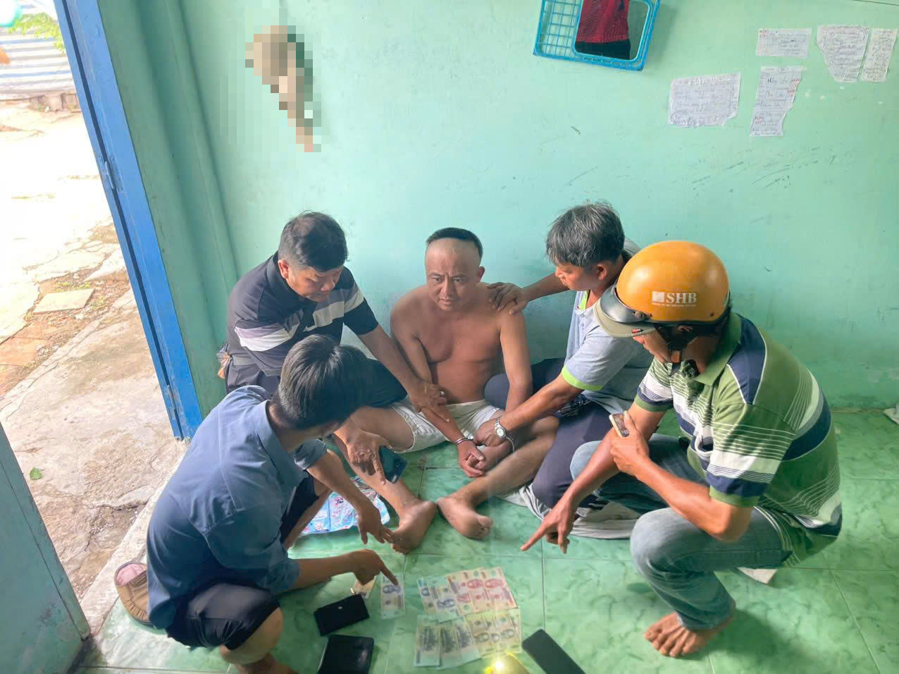 Bắt thanh niên cướp tài sản của ông lão bán vé số tại Đồng Tháp năm 2026 - Ảnh 1. Bắt thanh niên cướp tài sản của ông lão bán vé số tại Đồng Tháp năm 2026 - Ảnh 1.