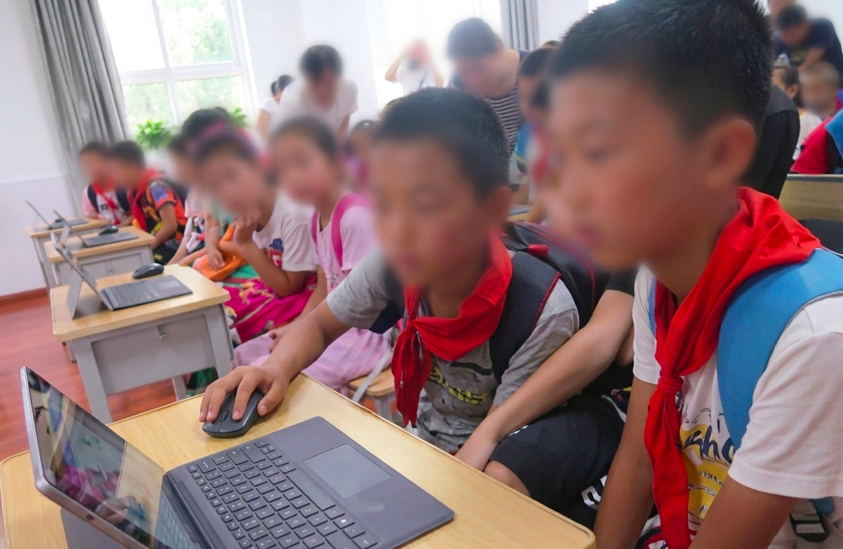 Nam sinh l&eacute;n sửa nguyện vọng thi v&agrave;o lớp 10 của bạn, phụ huynh bồi thường 166 triệu đồng - Ảnh 2.