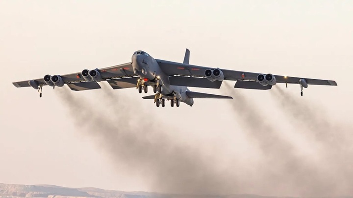 Chiếc B - 52 Mỹ nổ tung tr&ecirc;n sa mạc California v&agrave; chương tr&igrave;nh n&acirc;ng cấp đặc biệt - Ảnh 2.