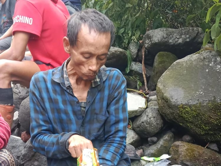 Người đàn ông mắc bệnh tâm lý sống sót kỳ diệu giữa rừng thiêng - Ảnh 1. Người đàn ông mắc bệnh tâm lý sống sót kỳ diệu giữa rừng thiêng - Ảnh 1.