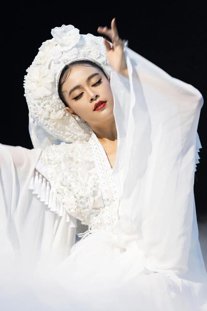 5 mỹ nh&acirc;n cổ trang đẹp nhất Việt Nam: Ho&agrave; Minzy g&acirc;y b&atilde;o quốc tế, Chi Pu x&eacute; truyện bước ra nhưng biểu tượng phải l&agrave; c&aacute;i t&ecirc;n n&agrave;y- Ảnh 3.