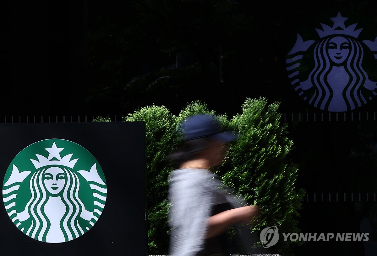Starbucks H&agrave;n Quốc đ&oacute;ng cửa to&agrave;n hệ thống để đ&agrave;o tạo nh&acirc;n vi&ecirc;n về nhạy cảm x&atilde; hội - Ảnh 1.