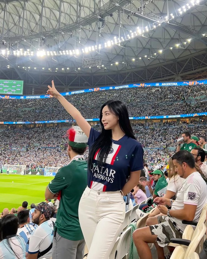 Nữ MC từng khiến MXH &ldquo;đứng h&igrave;nh&rdquo; ở World Cup 2022: Kết h&ocirc;n với chồng k&eacute;m 7 tuổi, cuộc sống hiện tại bất ngờ - Ảnh 3.