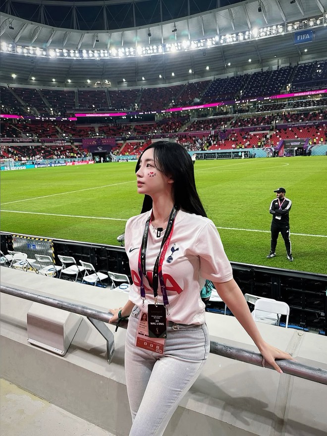 Nữ MC từng khiến MXH &ldquo;đứng h&igrave;nh&rdquo; ở World Cup 2022: Kết h&ocirc;n với chồng k&eacute;m 7 tuổi, cuộc sống hiện tại bất ngờ - Ảnh 2.