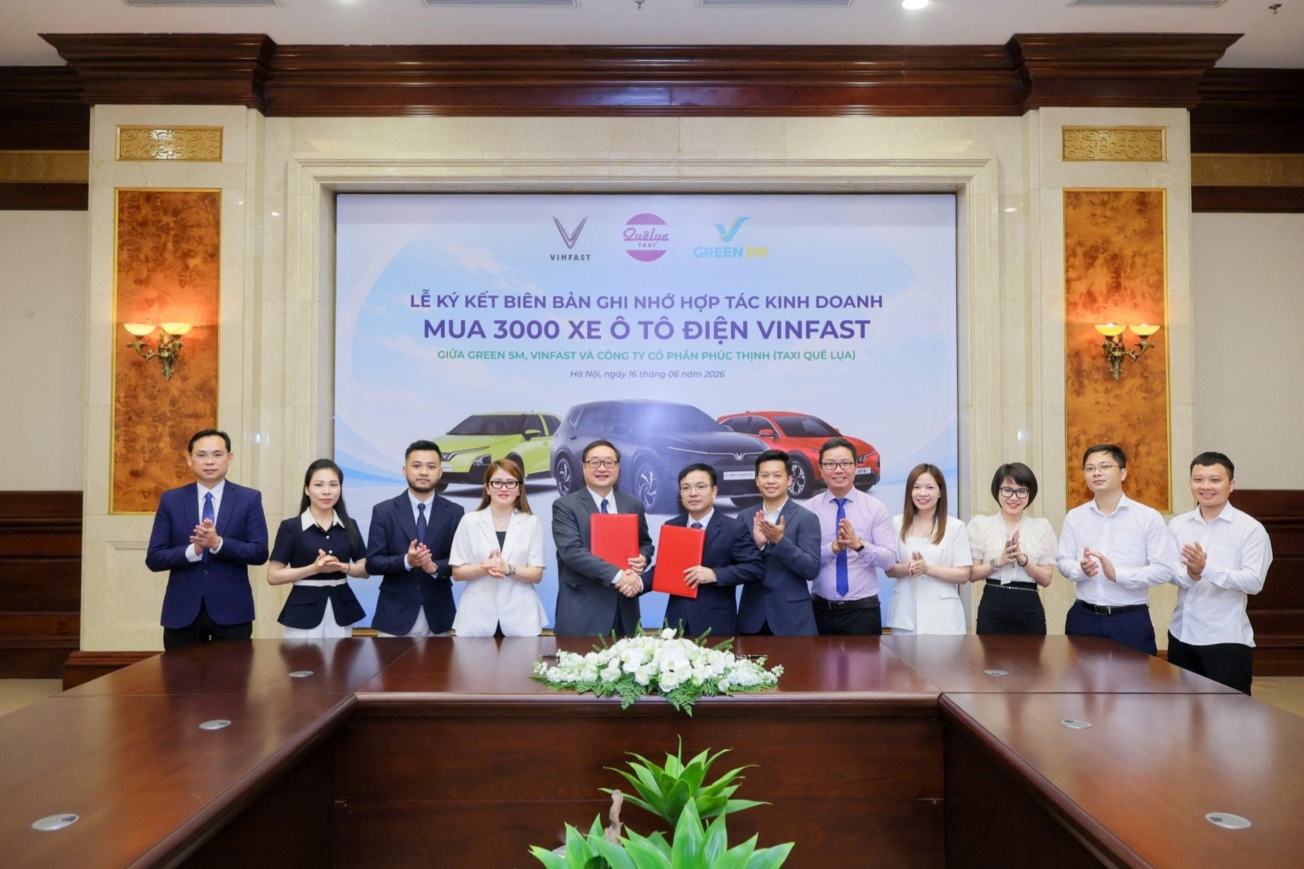 "Kh&aacute;ch sộp" ở H&agrave; Nội vừa mua th&ecirc;m 2.000 xe điện VinFast, trong đ&oacute; c&oacute; nhiều xe VF5, l&agrave; ai? - Ảnh 1.
