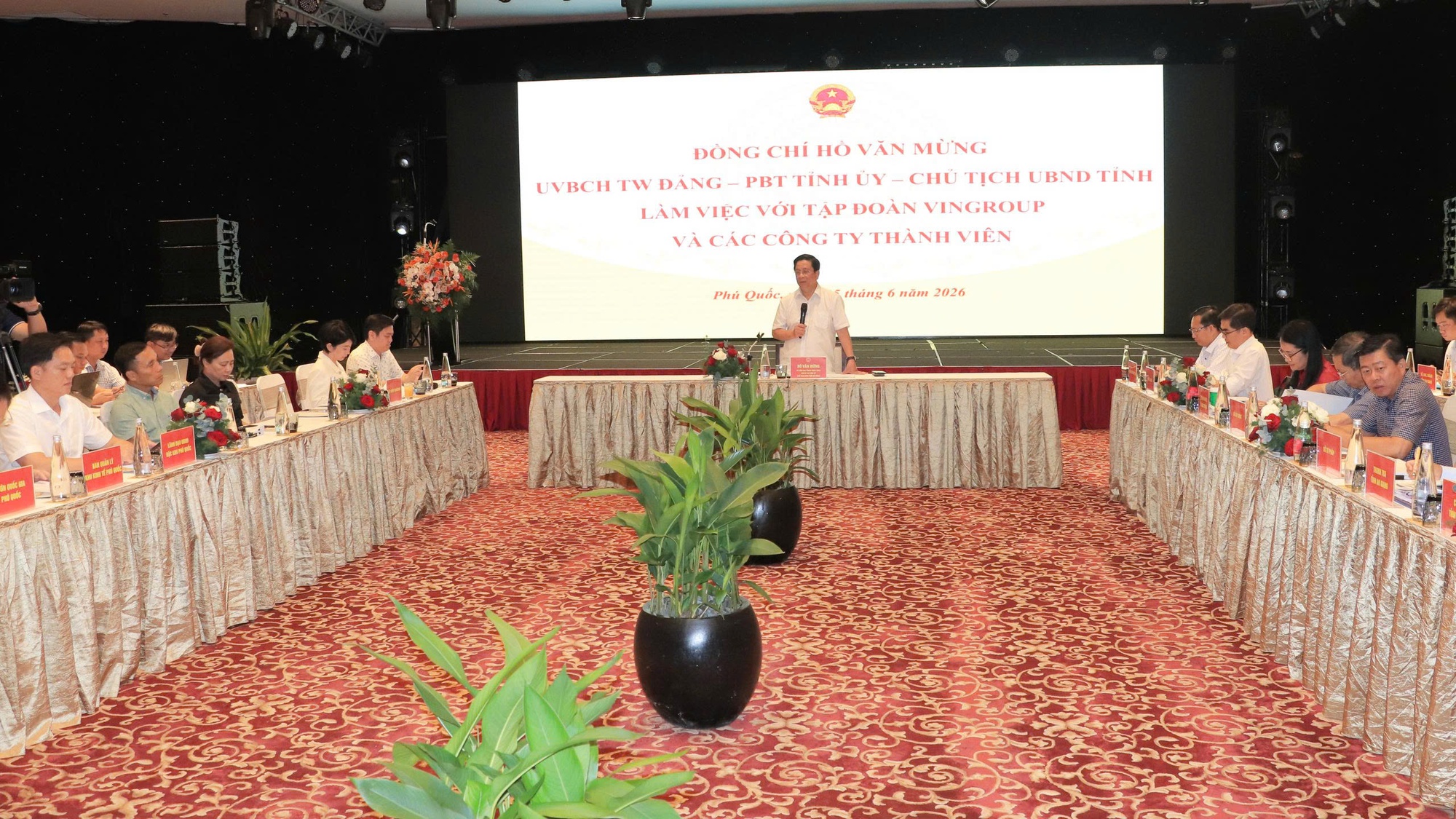 Vingroup của tỷ ph&uacute; Phạm Nhật Vượng muốn thu&ecirc; bề mặt 4 hồ nước để đầu tư điện mặt trời nổi- Ảnh 1.